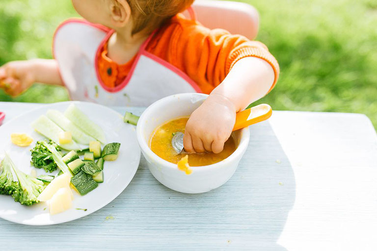 Chăm sóc và phòng ngừa tái phát mề đay ban đêm ở trẻ nhỏ 