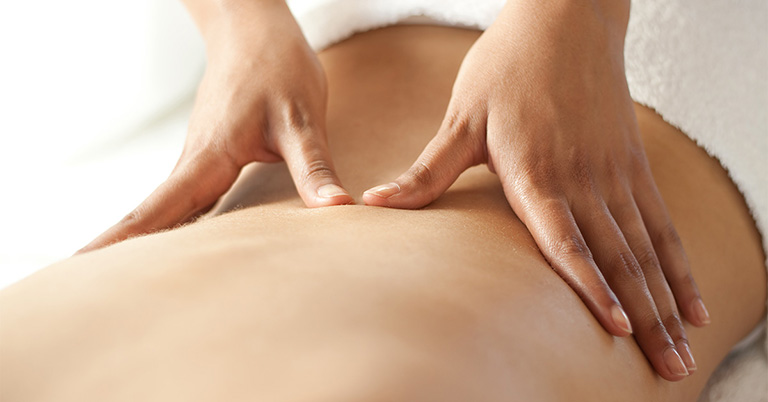 Massage lưng cho người thoát vị đĩa đệm