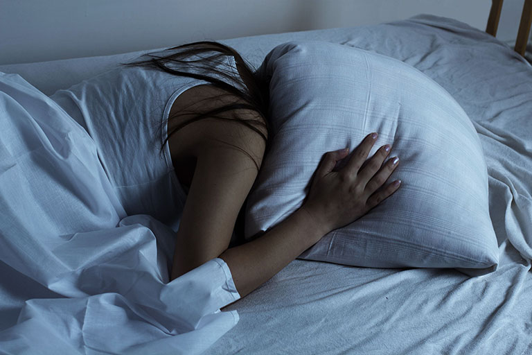 Thận yếu đi tiểu nhiều khiến người bệnh thường xuyên mất ngủ