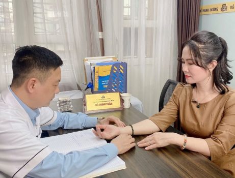 Diễn viên Nguyệt Hằng tái khám tại nhà thuốc Đỗ Minh Đường