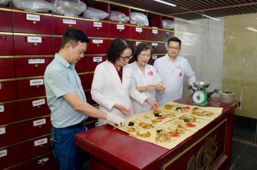 luong-y-tuan-va-cac-bac-si