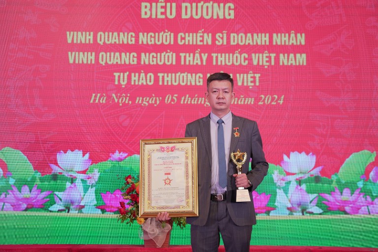 lương y Tuấn vinh dự nhận danh hiệu Người thầy thuốc Việt Nam vì nhân dân năm 2024