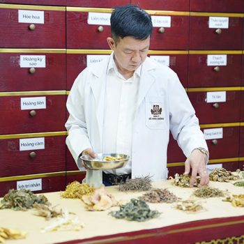 Lương y Tuấn bốc thuốc thang 500