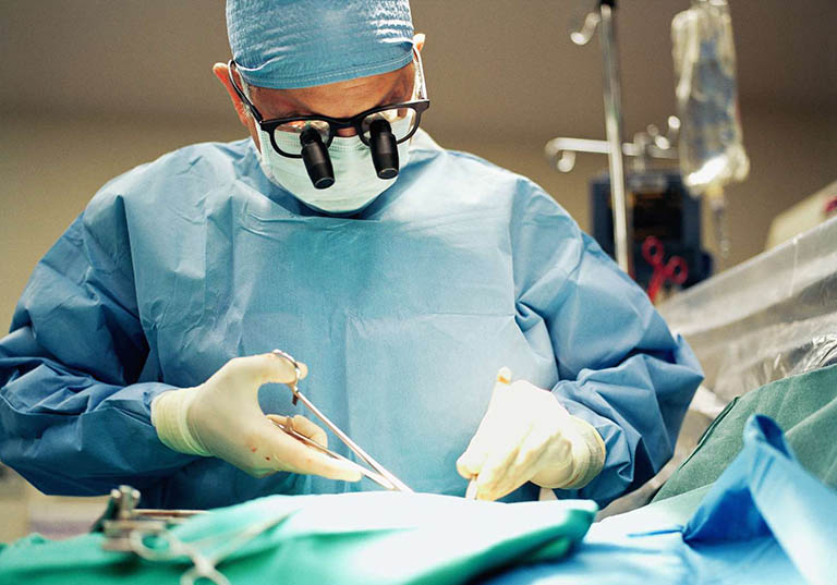 Phẫu thuật được chỉ định khi các phương pháp điều trị bảo tồn không hiệu quả