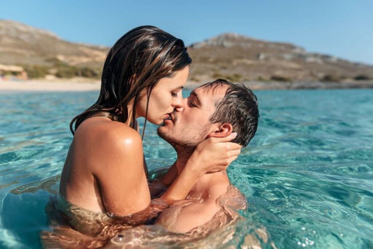 làm tình dưới nước biển