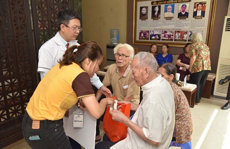 Nhân Ái Trong Văn Hóa Nam Y Đỗ Minh Đường: Chữa Bệnh Bằng Tình Yêu Thương