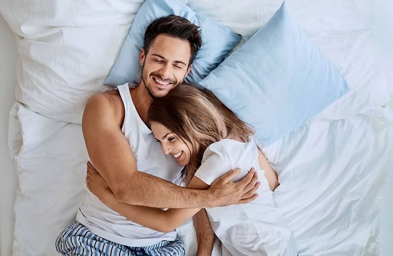 thái độ âu yếm của người đàn ông sau khi quan hệ