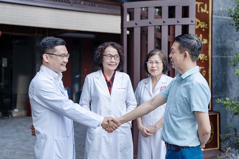 nam-y-do-minh-duong.jpg