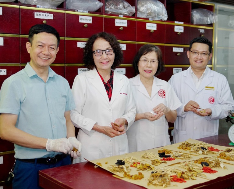 Đội ngũ lương y, bác sĩ giàu chuyên môn, kinh nghiệm Đội ngũ lương y, bác sĩ giàu chuyên môn, kinh nghiệm