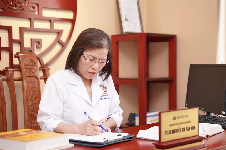 Bác sĩ Vân Anh dành nhiều tâm huyết tìm tòi, nghiên cứu bài thuốc