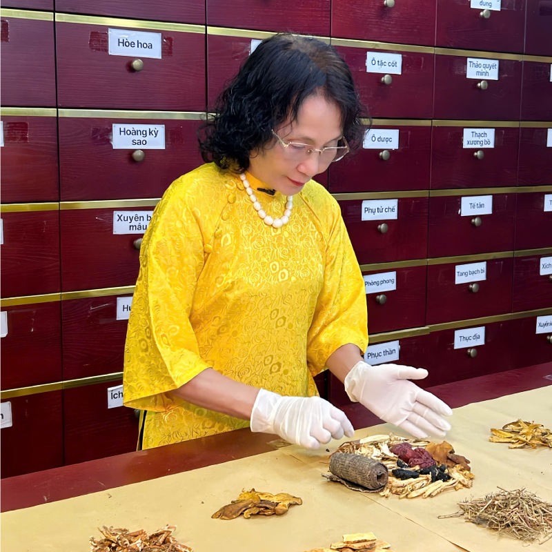 Bác sĩ Lê Phương có nhiều năm khám chữa bệnh viêm da và được nhiều bệnh nhân tin tưởng