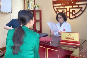 bac-si-le-phuong-kham-3