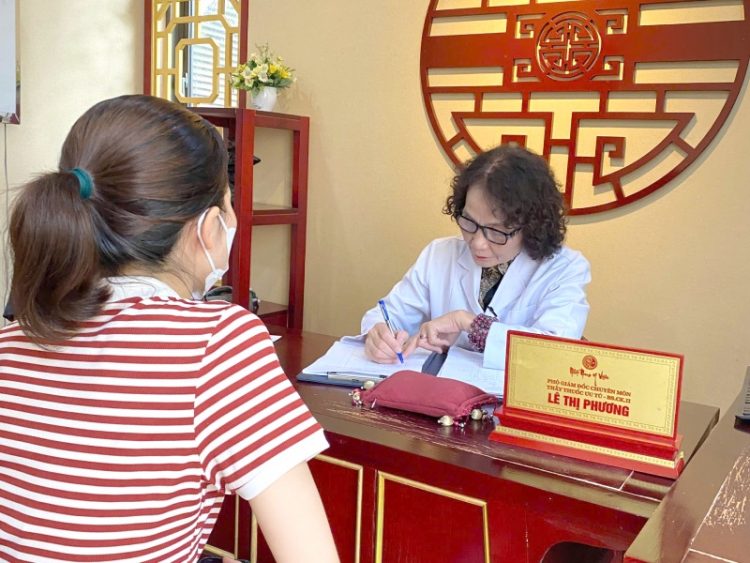 bac-si-le-phuong-kham-6