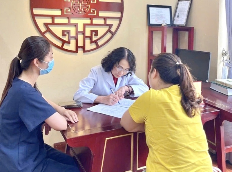 Bác sĩ Lê Phương đã có nhiều năm thăm khám bệnh phụ khoa bằng YHCT